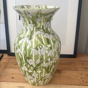 Painted vase by Artist Nicola Wiehahn.
